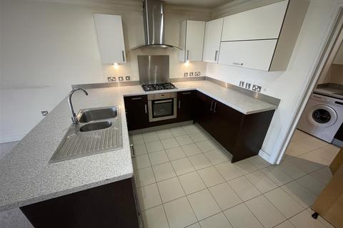 3 bedroom flat to rent, Constitution Hill Road, Poole