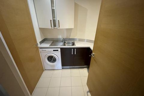 3 bedroom flat to rent, Constitution Hill Road, Poole