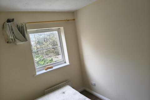 2 bedroom terraced house to rent, Stern Close, Barking IG11