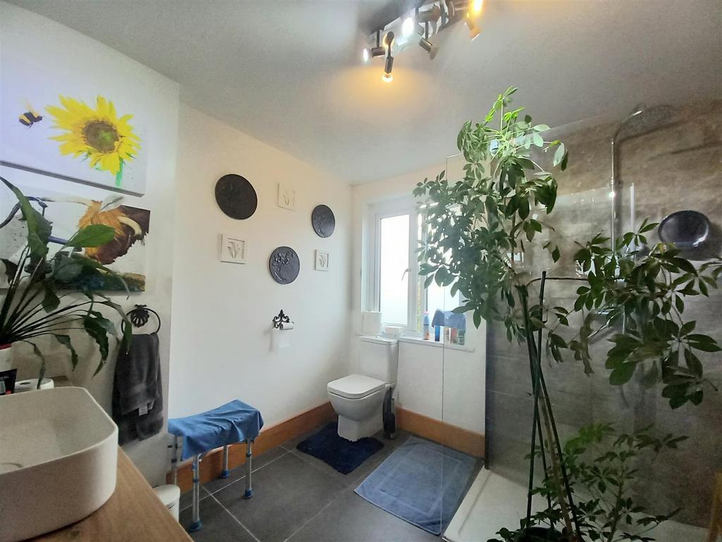 4 Taddiport Shower Room.jpg