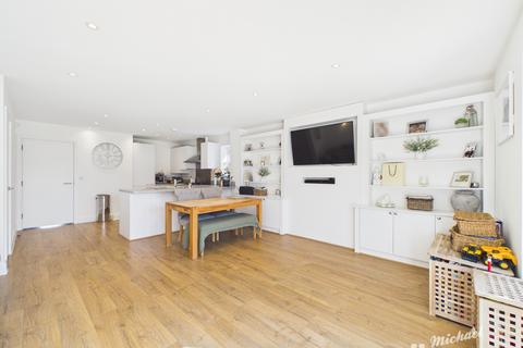 undefined, Leighton Buzzard LU7