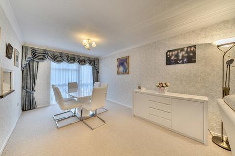 4 bedroom terraced house for sale, Knoll Crescent, Northwood