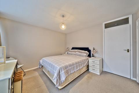 4 bedroom terraced house for sale, Knoll Crescent, Northwood