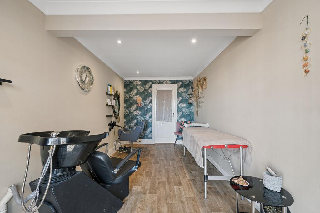 Family Room/ Salon