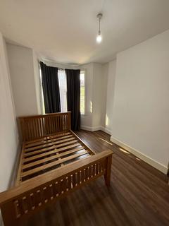 2 bedroom flat to rent, Leamington Gardens, Seven Kings, IG3