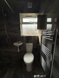 2 bedroom flat to rent, Leamington Gardens, Seven Kings, IG3