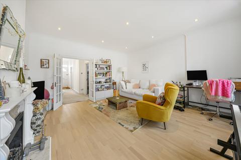 3 bedroom flat to rent, Hampstead High Street, London, NW3