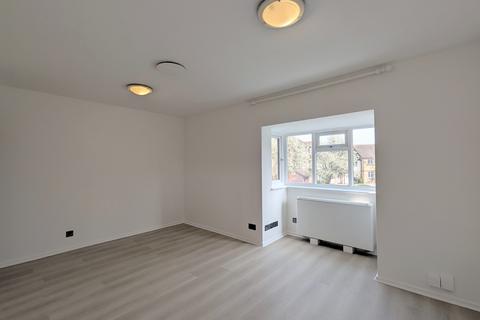Studio to rent, Rabournmead Drive, NORTHOLT
