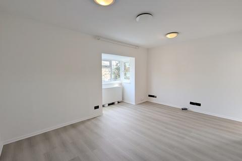 Studio to rent, Rabournmead Drive, NORTHOLT