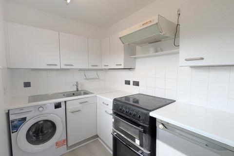 Studio to rent, Rabournmead Drive, NORTHOLT