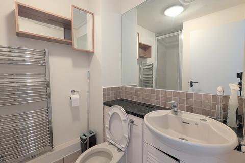 Studio to rent, Rabournmead Drive, NORTHOLT
