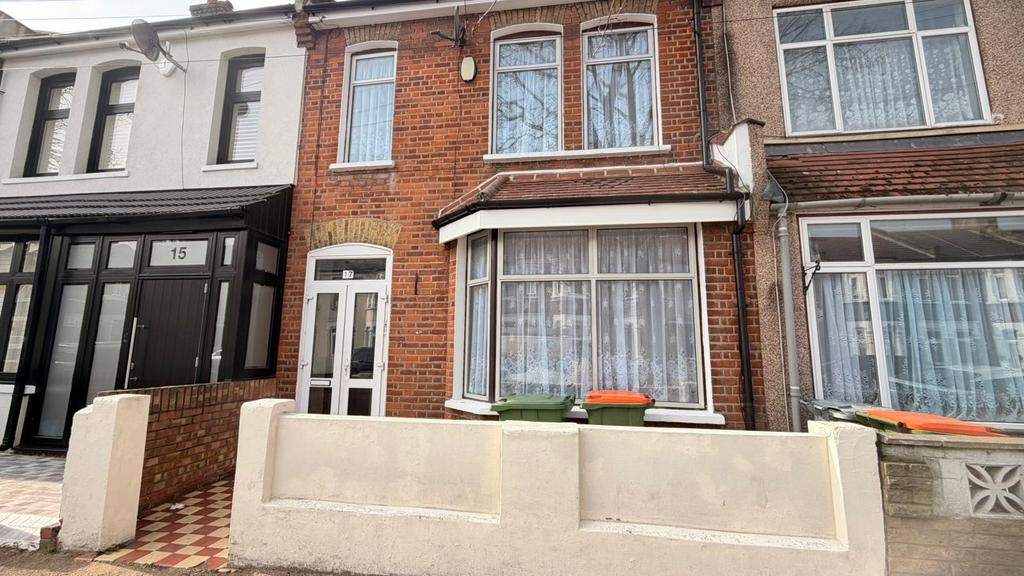 4 bed terraced house to rent Northfield Road, Lon