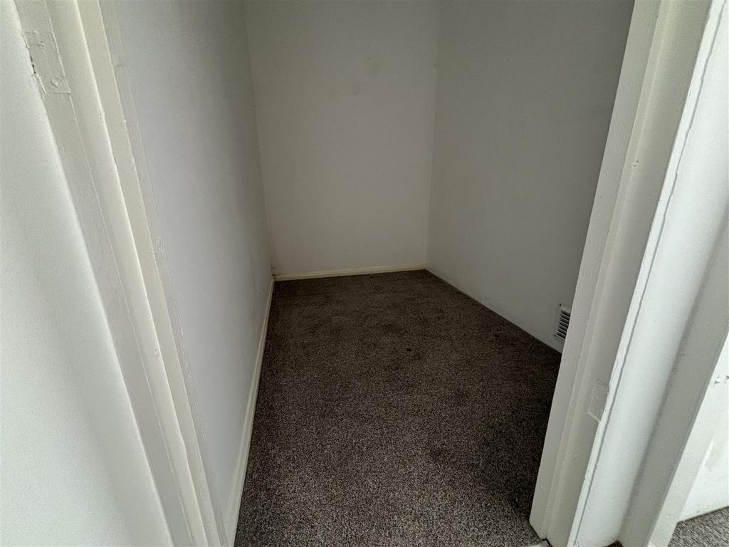 Walk-In-Wardrobe