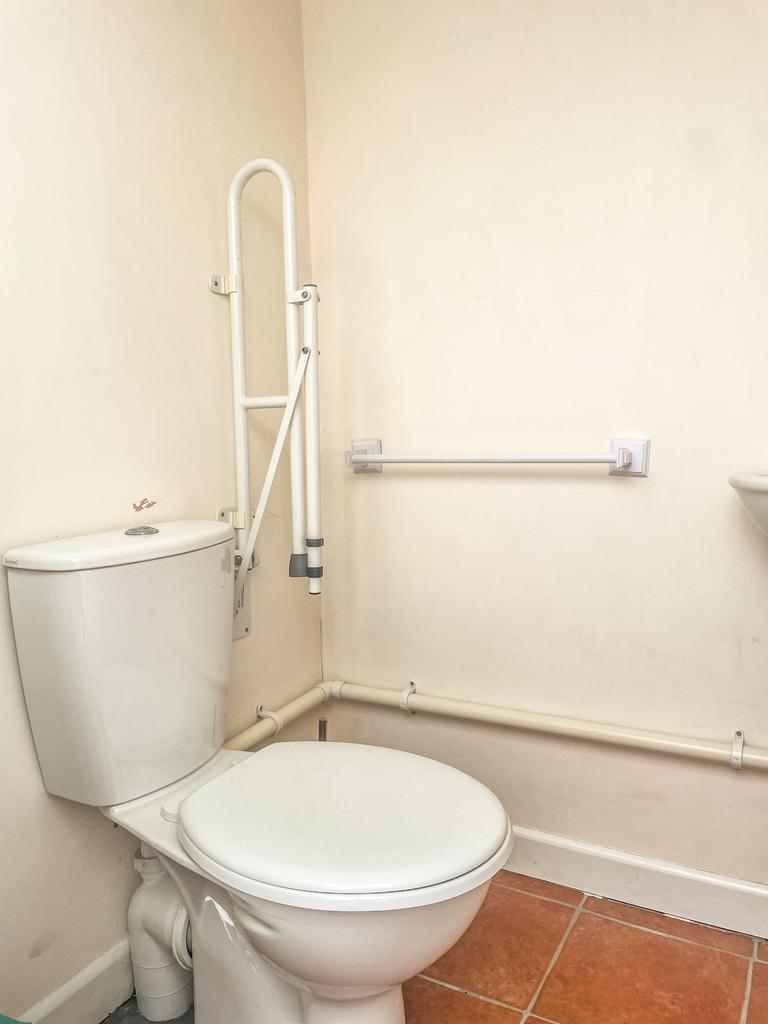 Cloakroom/wc