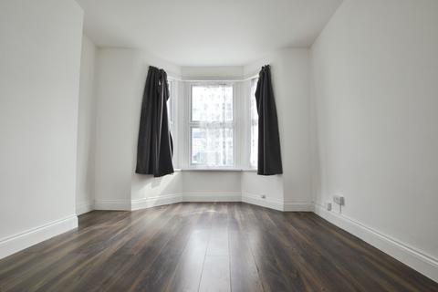 2 bedroom flat to rent, Harcourt Road, London