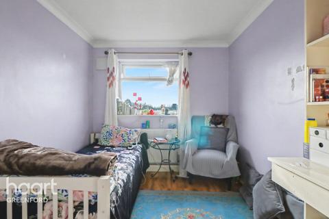 2 bedroom flat for sale, Mark Close, Southall
