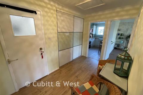 2 bedroom flat for sale, Ambleside Avenue, Telscombe Cliffs, Peacehaven, East Sussex