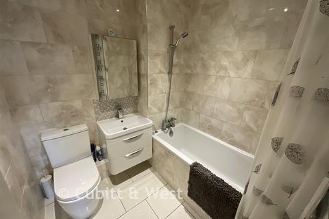 2 bedroom flat for sale, Ambleside Avenue, Telscombe Cliffs, Peacehaven, East Sussex