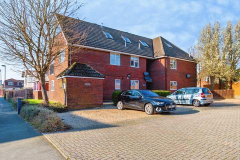 2 bedroom flat for sale, St. Edmunds Road, Southampton, Hampshire, SO16