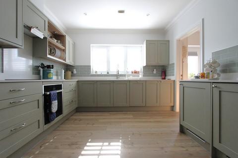 4 bedroom detached house for sale, St Crispin Close, Worth, CT14
