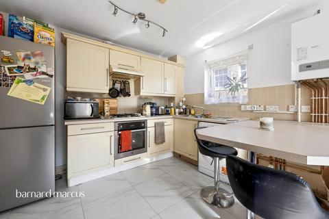 2 bedroom flat for sale, Brighton Road, South Croydon