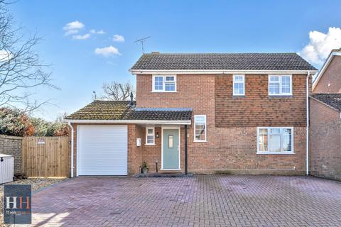 3 bedroom detached house for sale, Beechcrest View, Hook RG27