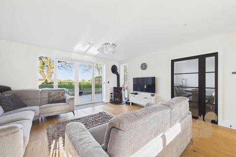 3 bedroom detached house for sale, Watchouse Road, Dunmow CM6
