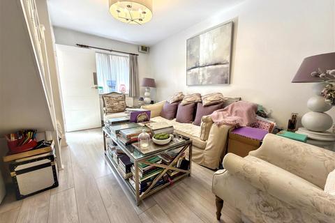 2 bedroom terraced house for sale, Magpie Close, London