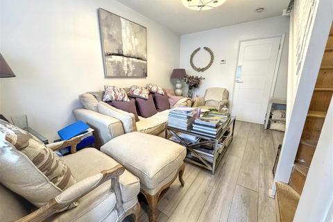 2 bedroom terraced house for sale, Magpie Close, London