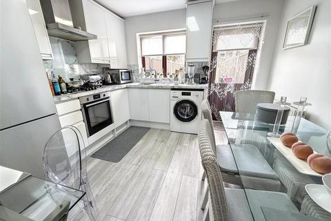 2 bedroom terraced house for sale, Magpie Close, London