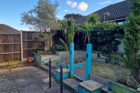 2 bedroom semi-detached bungalow for sale, Henley Close, Saxmundham, IP17 1EY