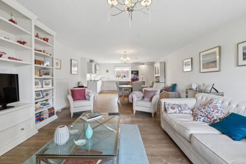 2 bedroom flat for sale, Portland Crescent, Buckinghamshire SL7