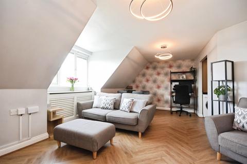 2 bedroom flat for sale, Gillian Crescent, Romford