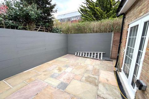 4 bedroom semi-detached house to rent, Fredericks Place, London