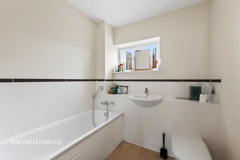 undefined, Redwood Drive, Epsom
