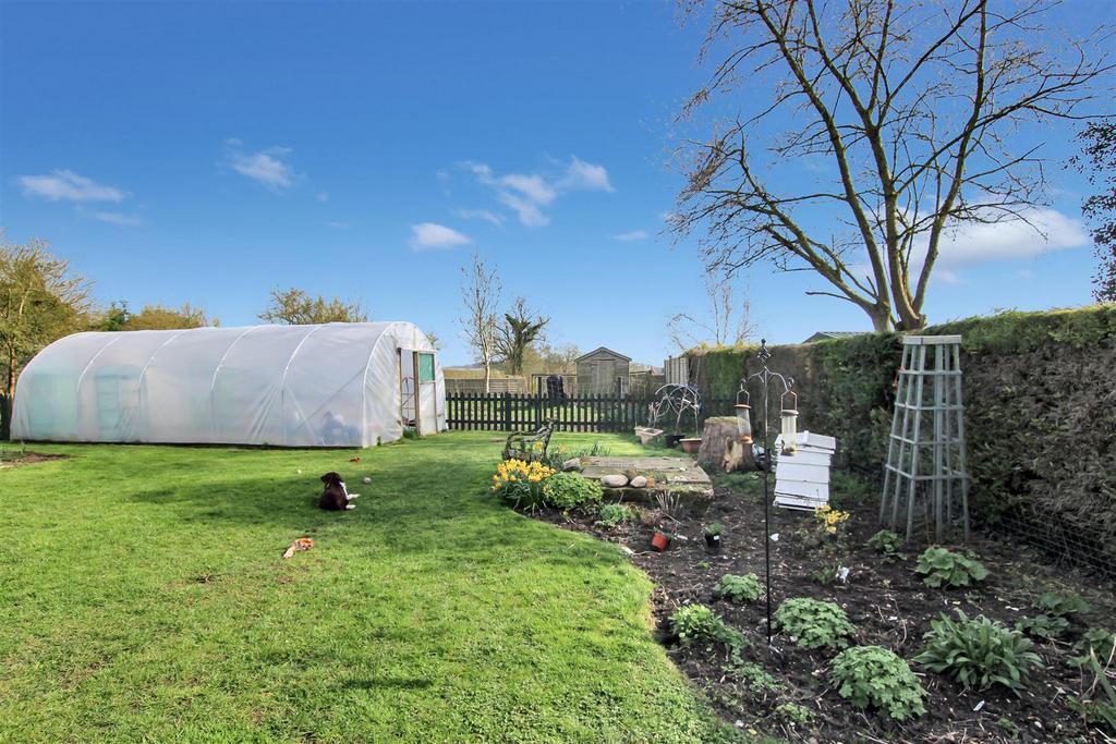 Rear Garden - b.JPG