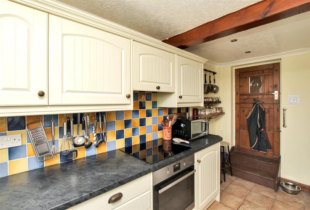 Kitchen - b.JPG
