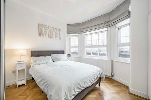 2 bedroom flat for sale, Gilbert Street, London W1K