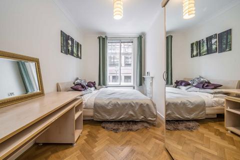 2 bedroom flat for sale, Gilbert Street, London W1K