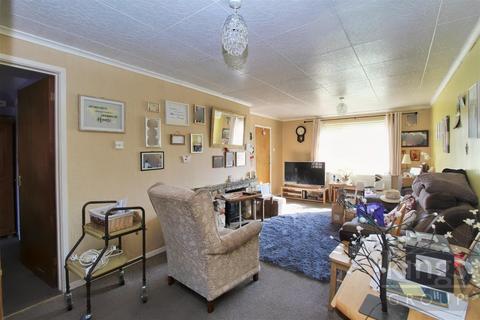 3 bedroom terraced house for sale, Manor Way, Cheshunt, Waltham Cross