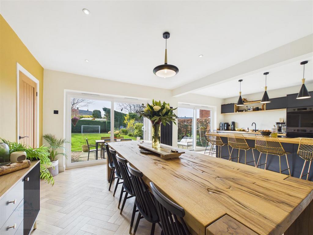 Open Plan Kitchen / Dining