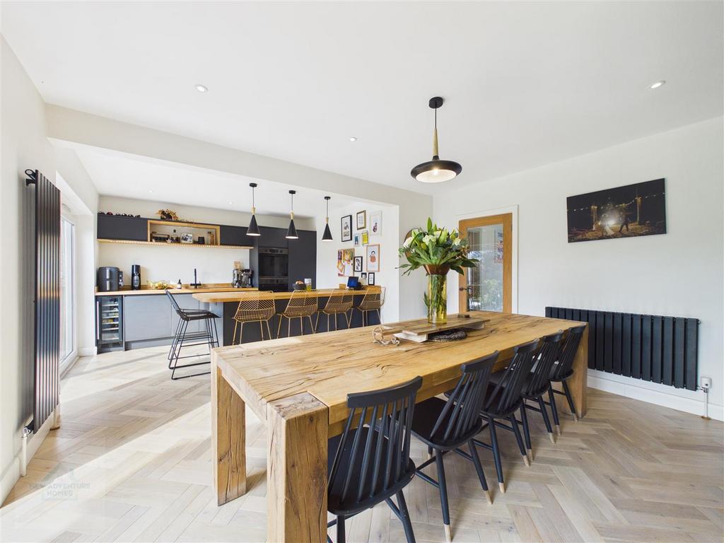Open Plan Kitchen / Dining