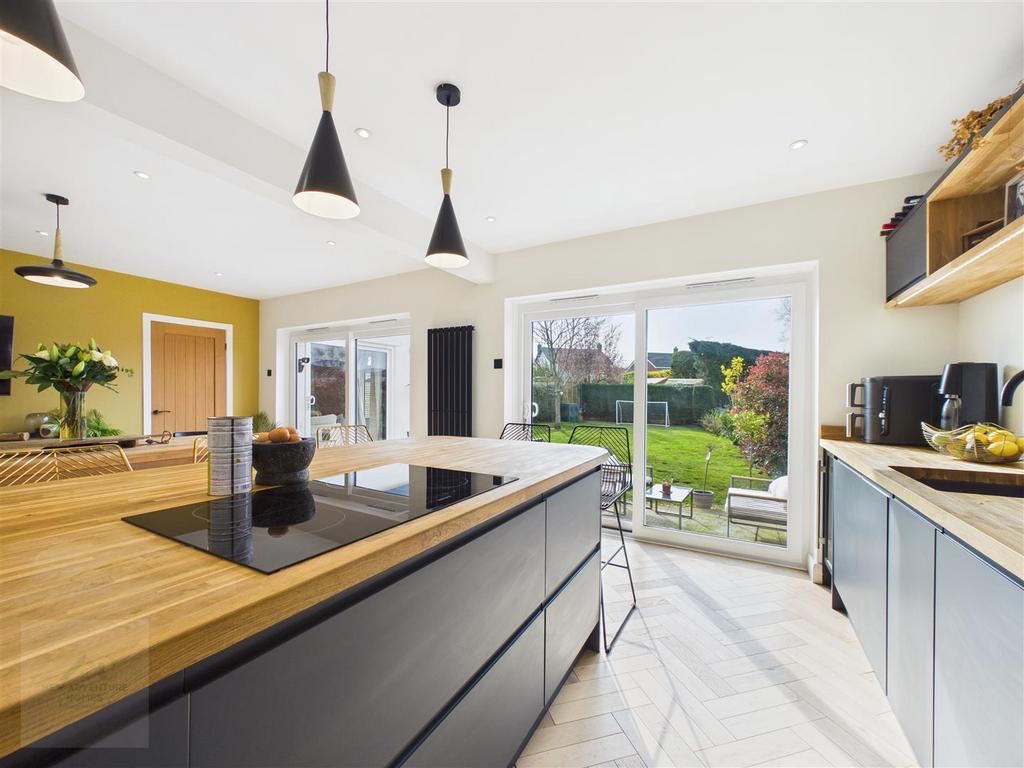 Open Plan Kitchen / Dining