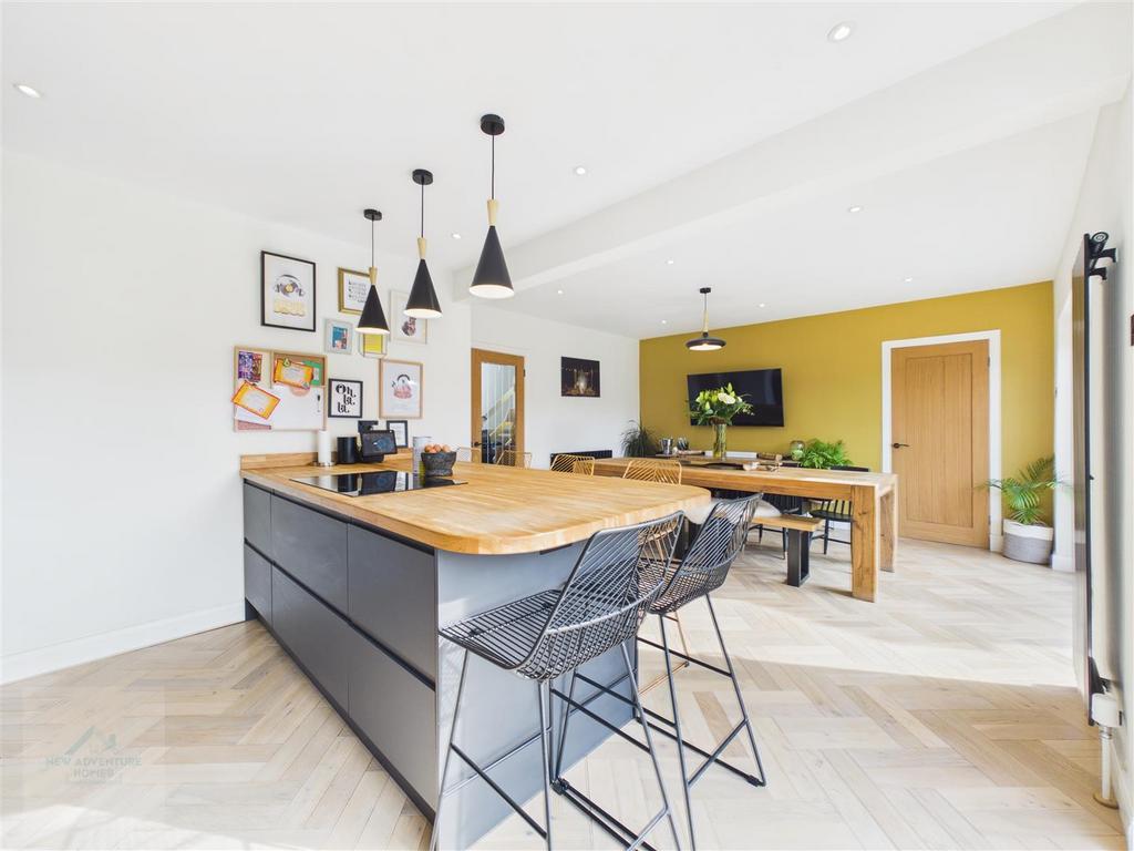 Open Plan Kitchen / Dining