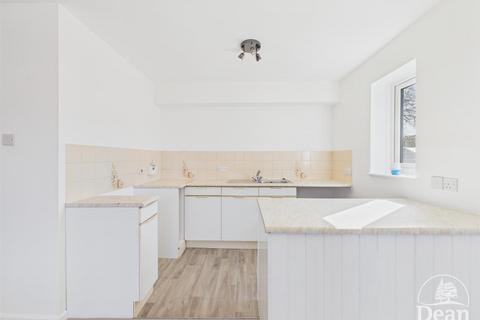 1 bedroom flat for sale, Fairways Avenue, Coleford