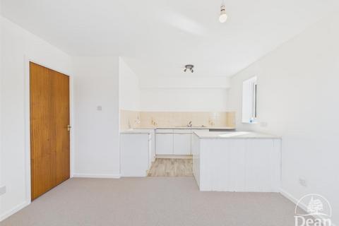 1 bedroom flat for sale, Fairways Avenue, Coleford