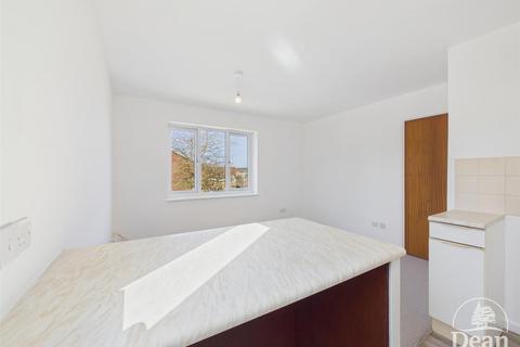 1 bedroom flat for sale, Fairways Avenue, Coleford