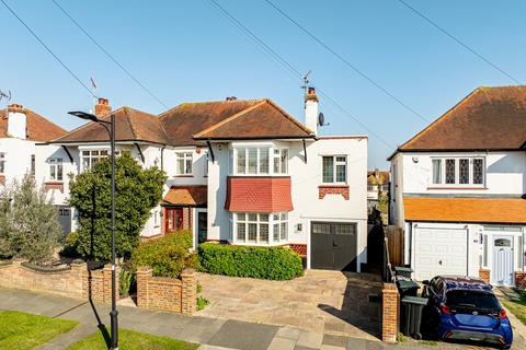 4 bedroom semi-detached house for sale, Cottesmore Gardens, Leigh-on-sea, SS9