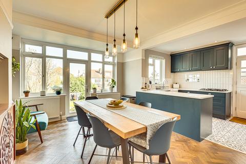 4 bedroom semi-detached house for sale, Cottesmore Gardens, Leigh-on-sea, SS9