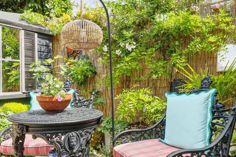 undefined, Trinity Lane, Waltham Cross, EN8